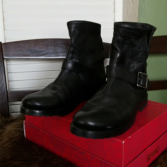 Frye Shoes - SALE! Frye Natalie Short Engineer Lug 8.5B Blk EUC